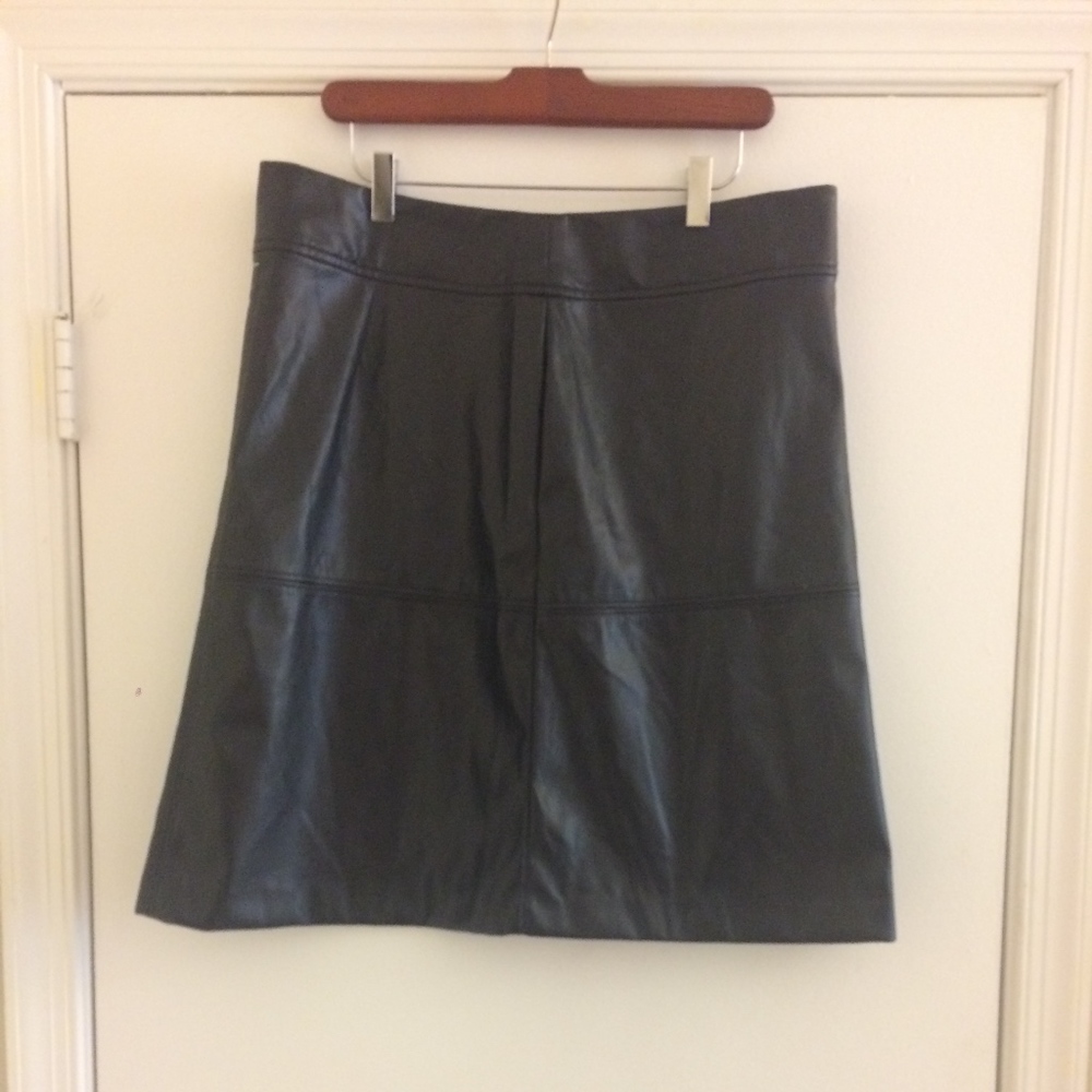 NWOT Alfani black faux leather skirt
